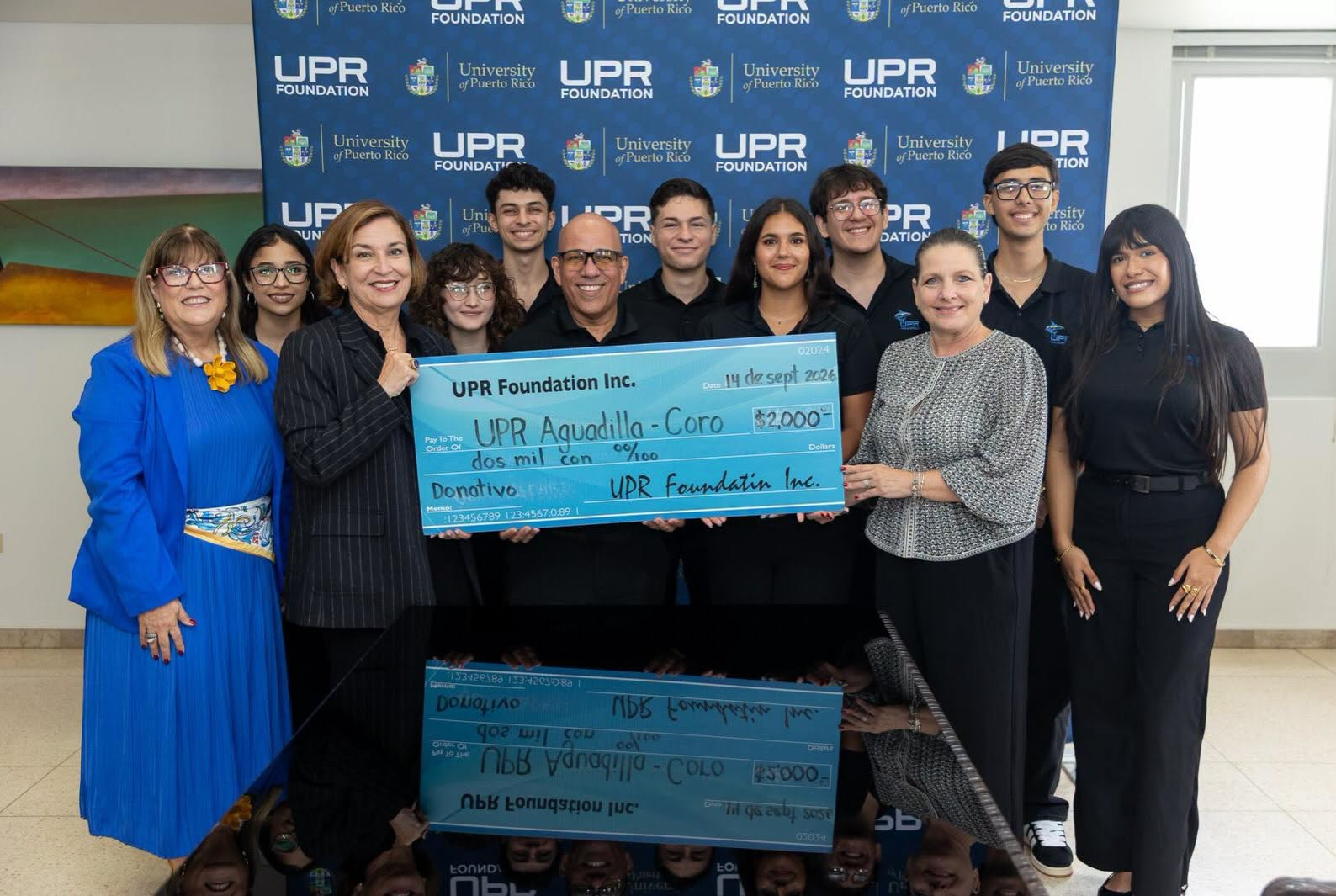 En la foto, la presidenta de la UPR, Dra. Zayira Jordán Conde, junto al grupo representativo del Coro de la UPR en Aguadilla. Les acompañan el director del Coro, Dr. Javier Flores Irizarry; la rectora interina de la UPR en Aguadilla, Arq. Wilma L. Santiago Gabrielini; y Margarita Méndez, secretaria de la UPR Foundation.